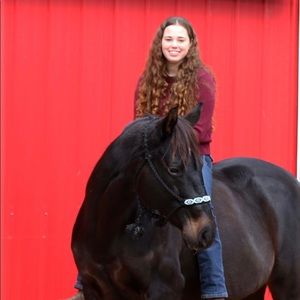 Meet your Posher, Laura